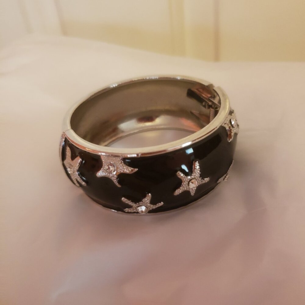 Vintage Enamel starfish Bangle Size 7.5